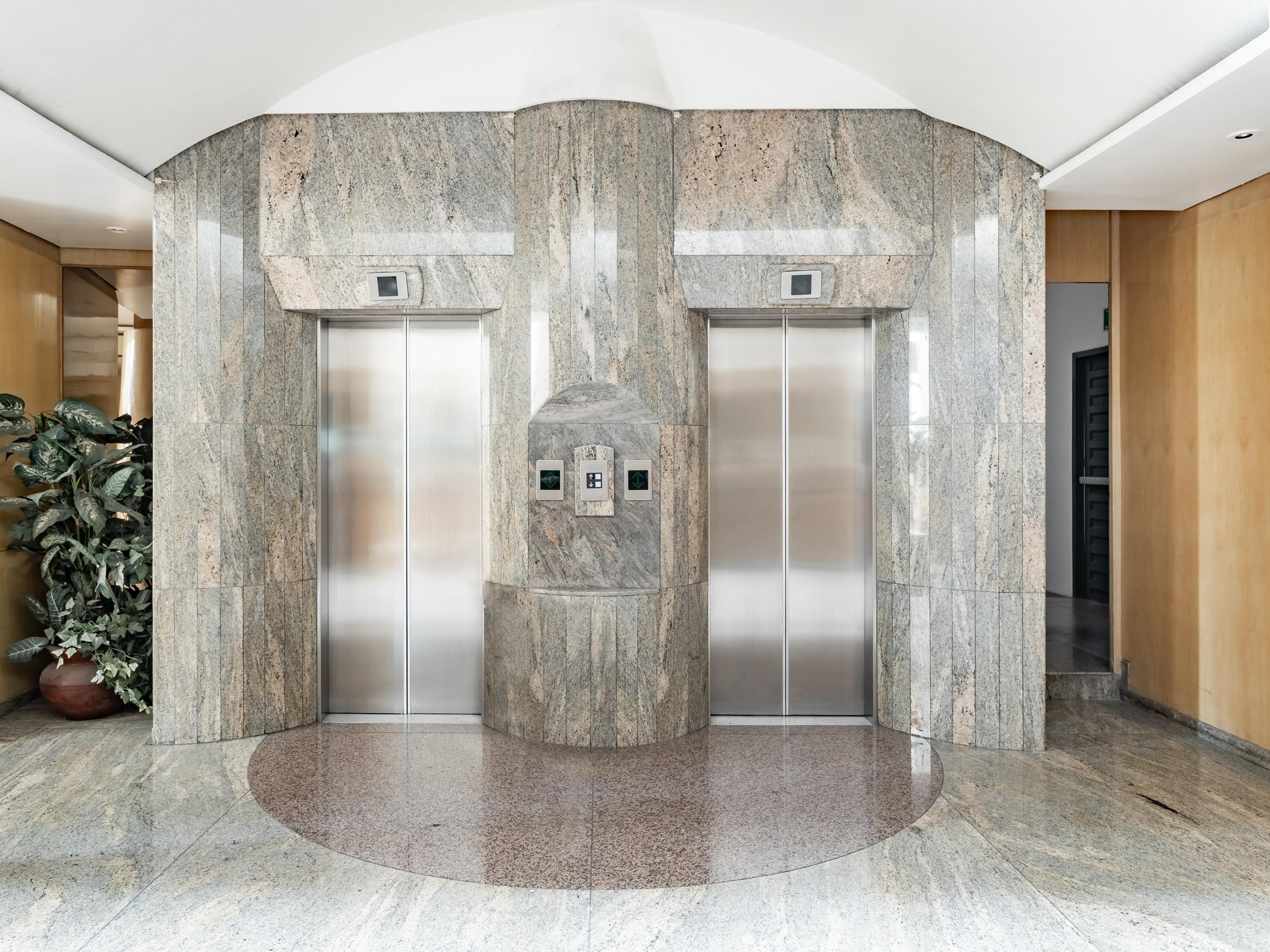 Capital O Andrade, Mexico City Exterior photo Elevators in a hotel